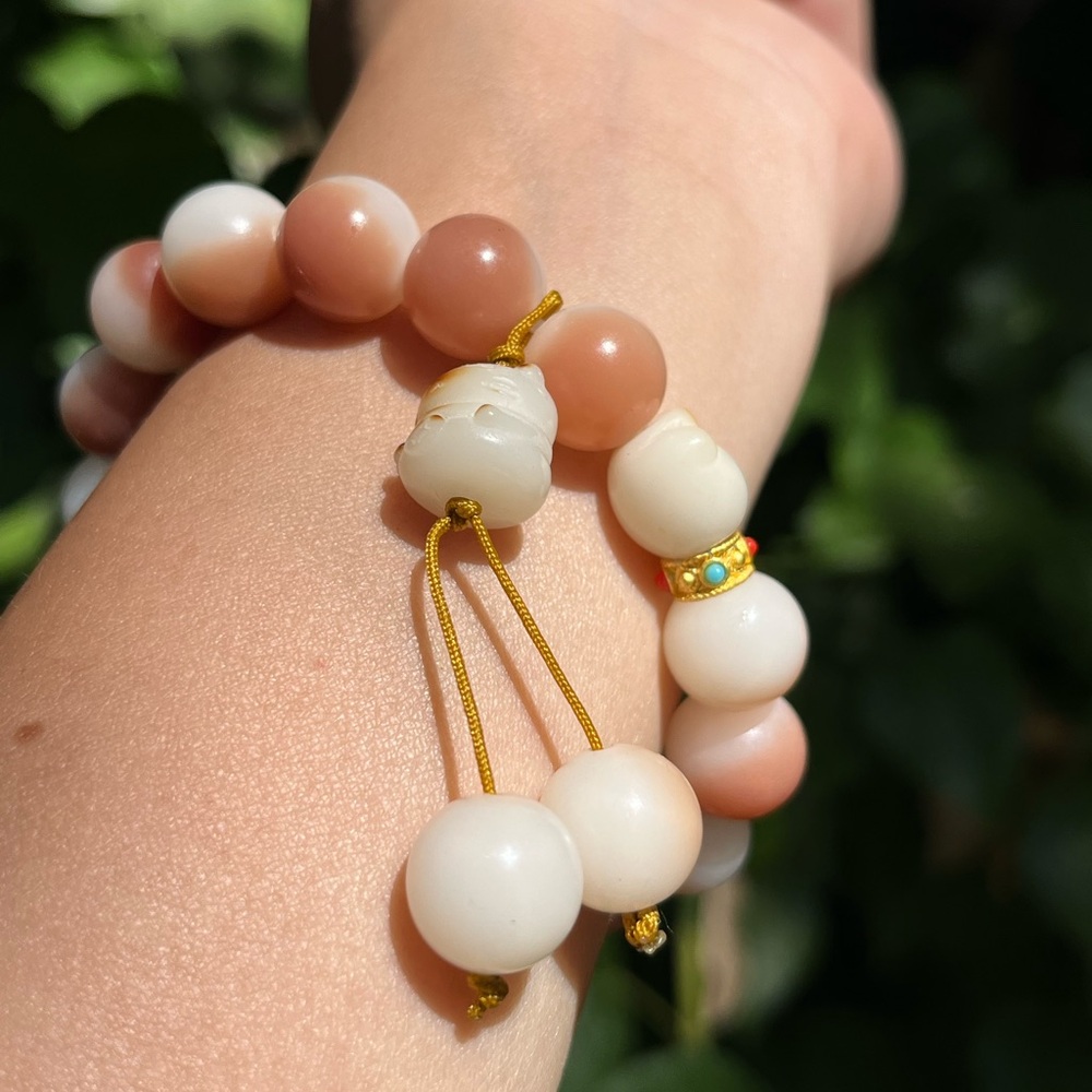 Cute 12mm stretchable bhodi seed bracelet with cat charm